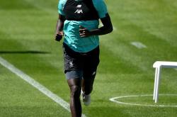 九游娱乐 -利物浦发布备战花絮，今晚门线救险，国王杯任务艰巨，训练强度明显提升的简单介绍