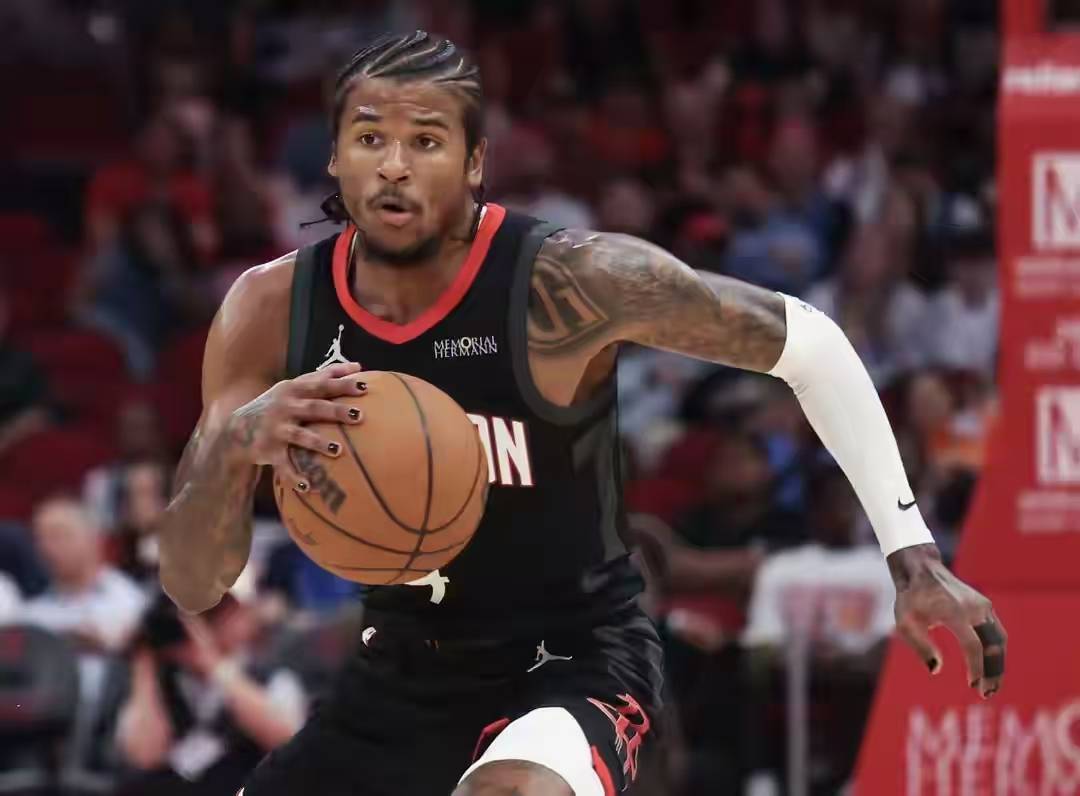 包含NBA常规赛转会期再迎强敌，圣安东尼奥马刺更衣室发声，主帅态度：压力陡增，球队文化再被提及的词条