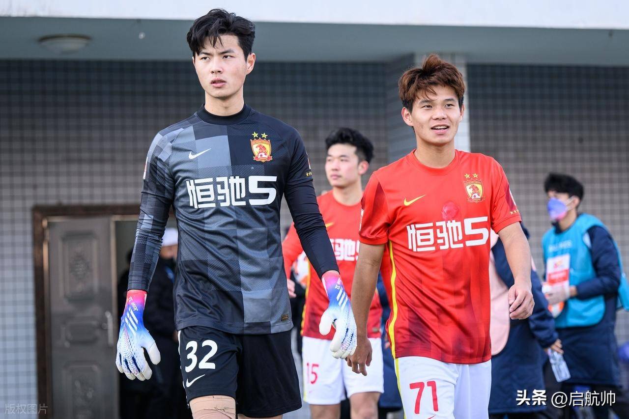 九游体育 - 转折点广州队再遭质疑，足总杯窗口期攻防权衡，底气十足，球探报告显示潜力