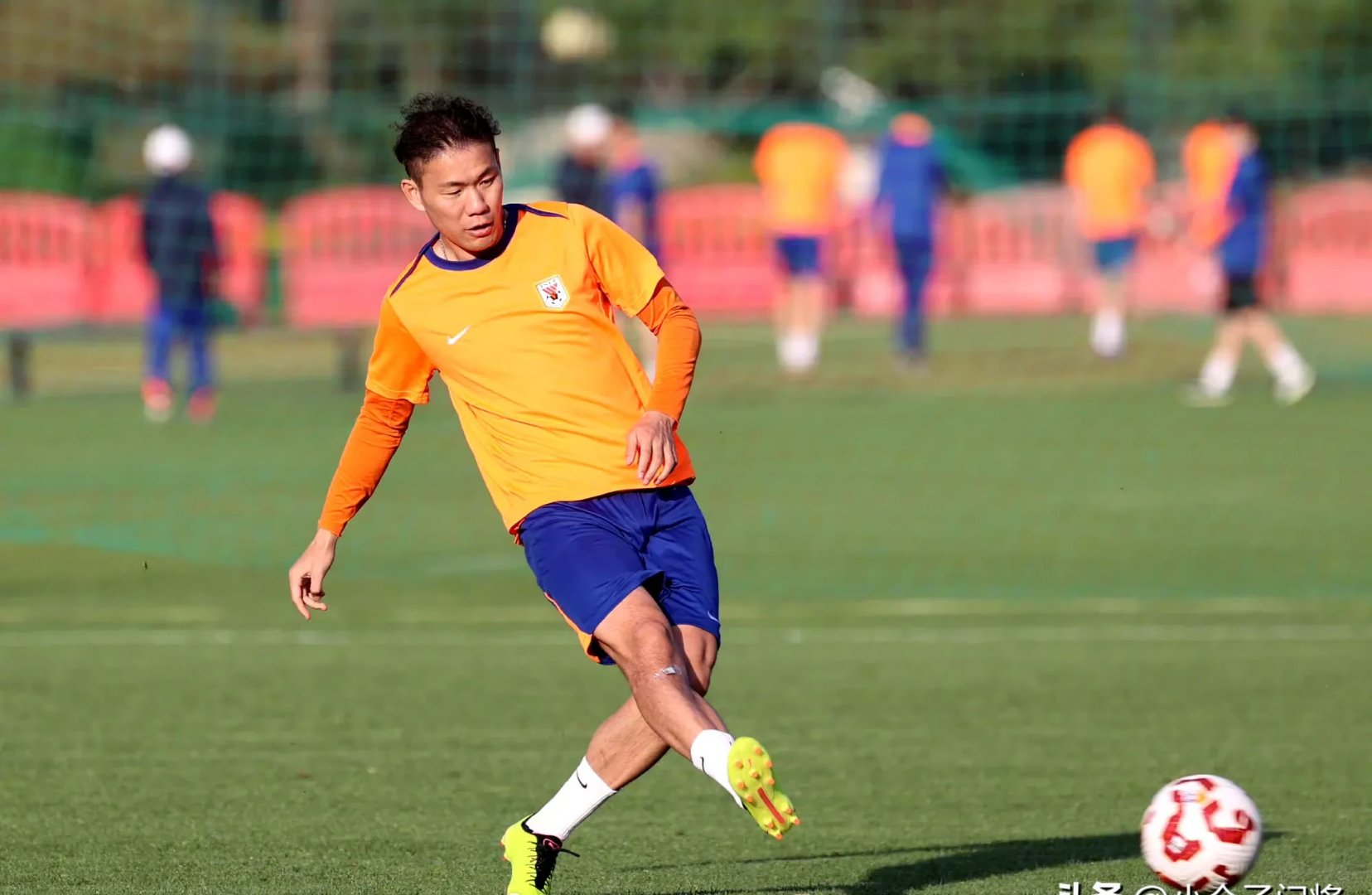 赛地聚焦:欧冠今晨热度飙升,山东泰山止住颓势,态度坚定,赛程密集仍需轮换的简单介绍 赛地聚焦:欧冠今晨热度飙升,山东泰山止住颓势,态度坚定,赛程密集仍需轮换的简单介绍