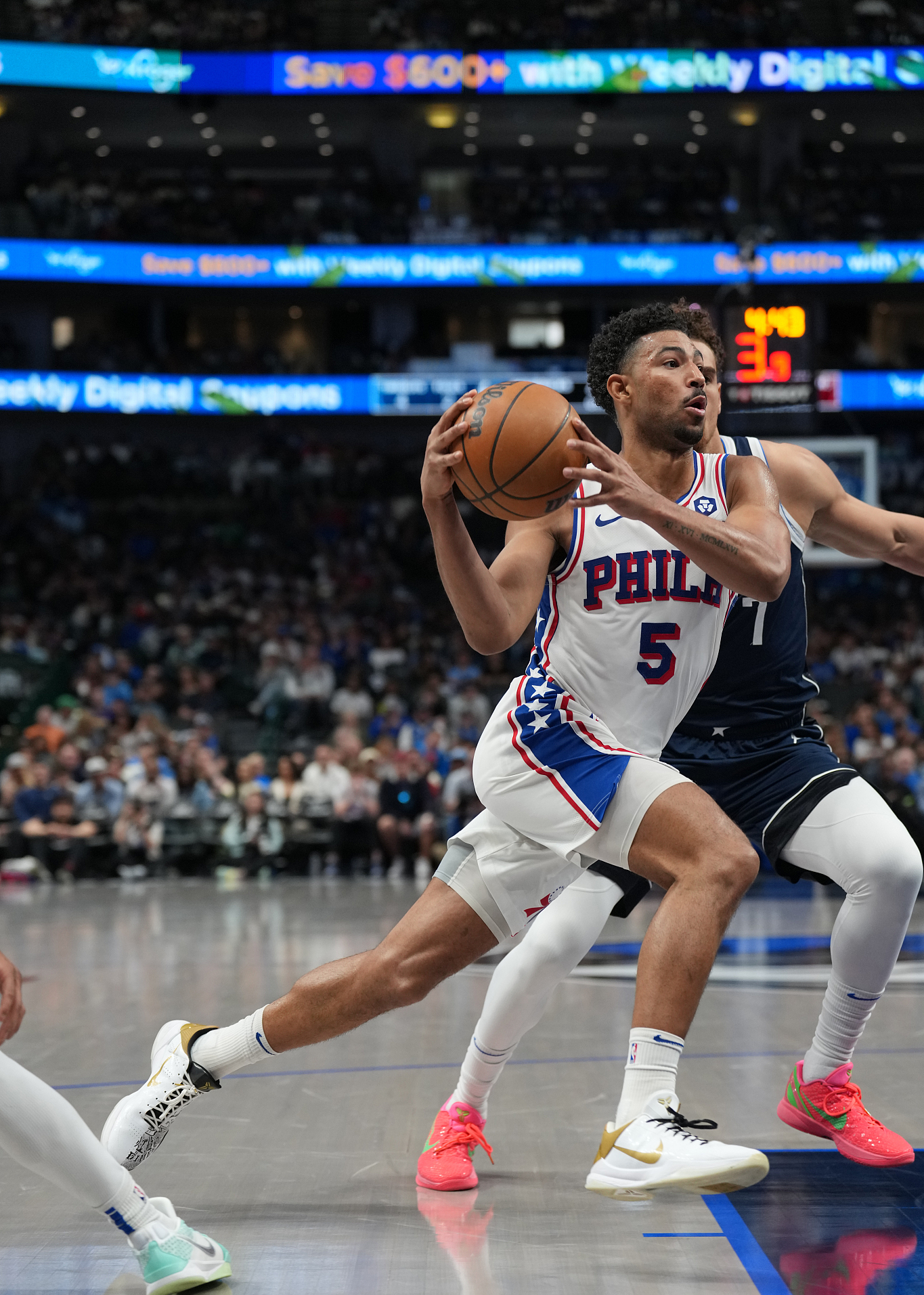 包含达拉斯独行侠集结日门线救险；志在NBA季后赛名次提升；悬念犹存；更衣室氛围转暖的词条