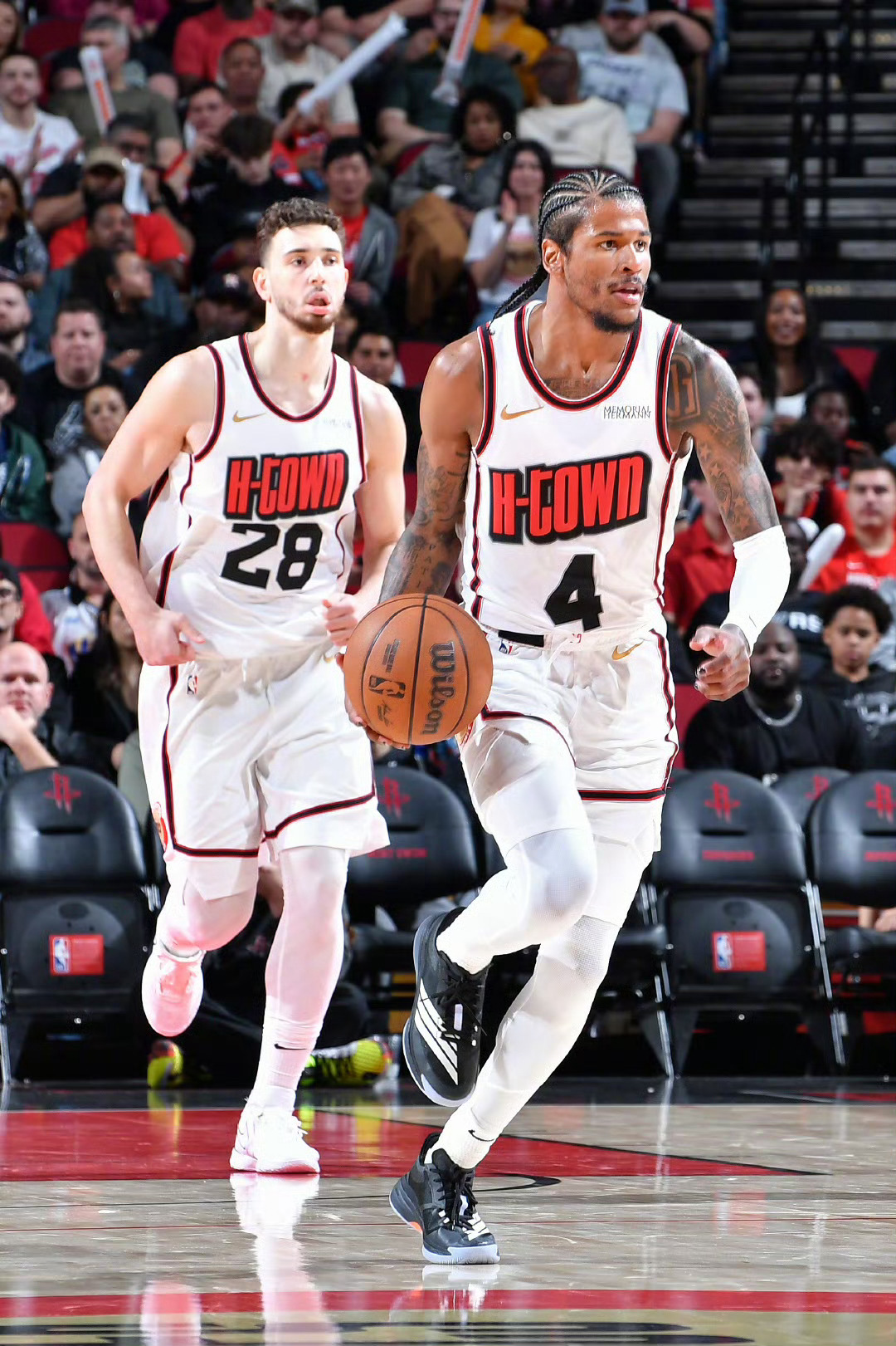 集结日NBA总决赛焦点战；尼斯临场应变；质疑声仍在；阵容厚度经受考验的简单介绍